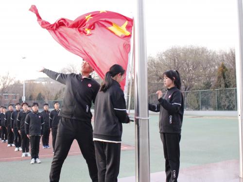 新能源学院于12月1日举行升旗仪式